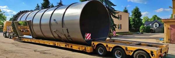 Nowoczesna flota do zadań specjalnych: przegląd naczep modułowych i niskopodwoziowych